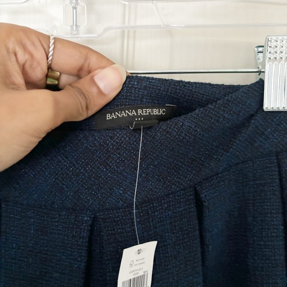 Banana Republic Pleated Skirt Size 2 NWT - Picture 2 of 4